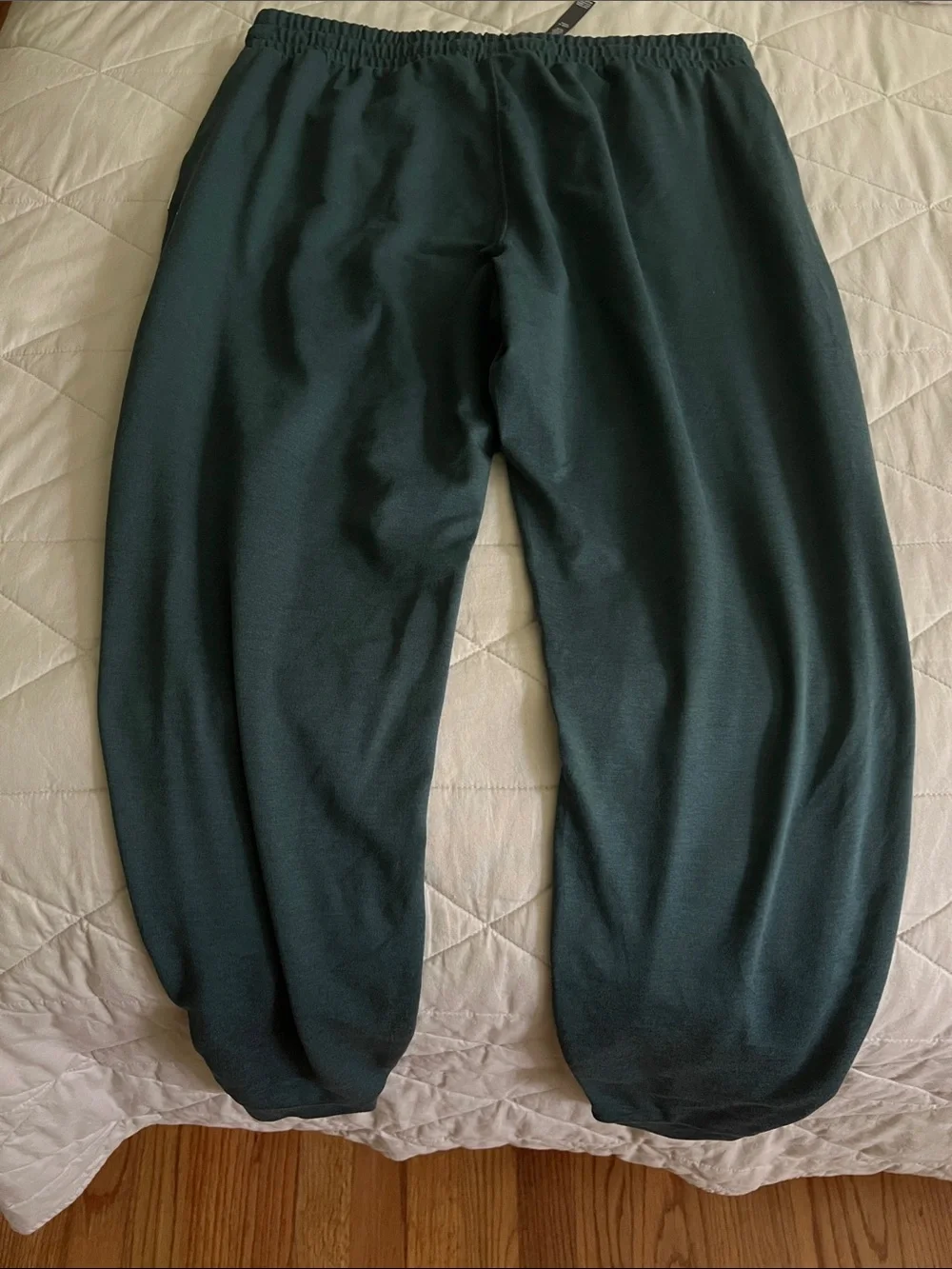 VUORI performance joggers with pockets medium